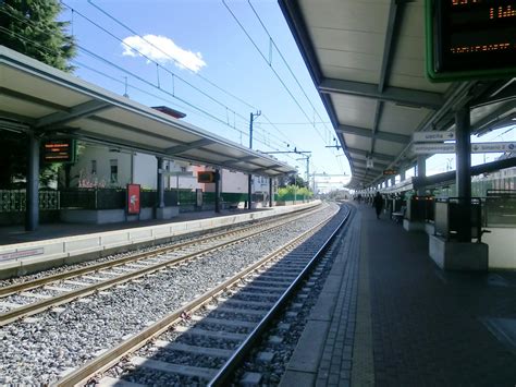 Mariano Comense railway station